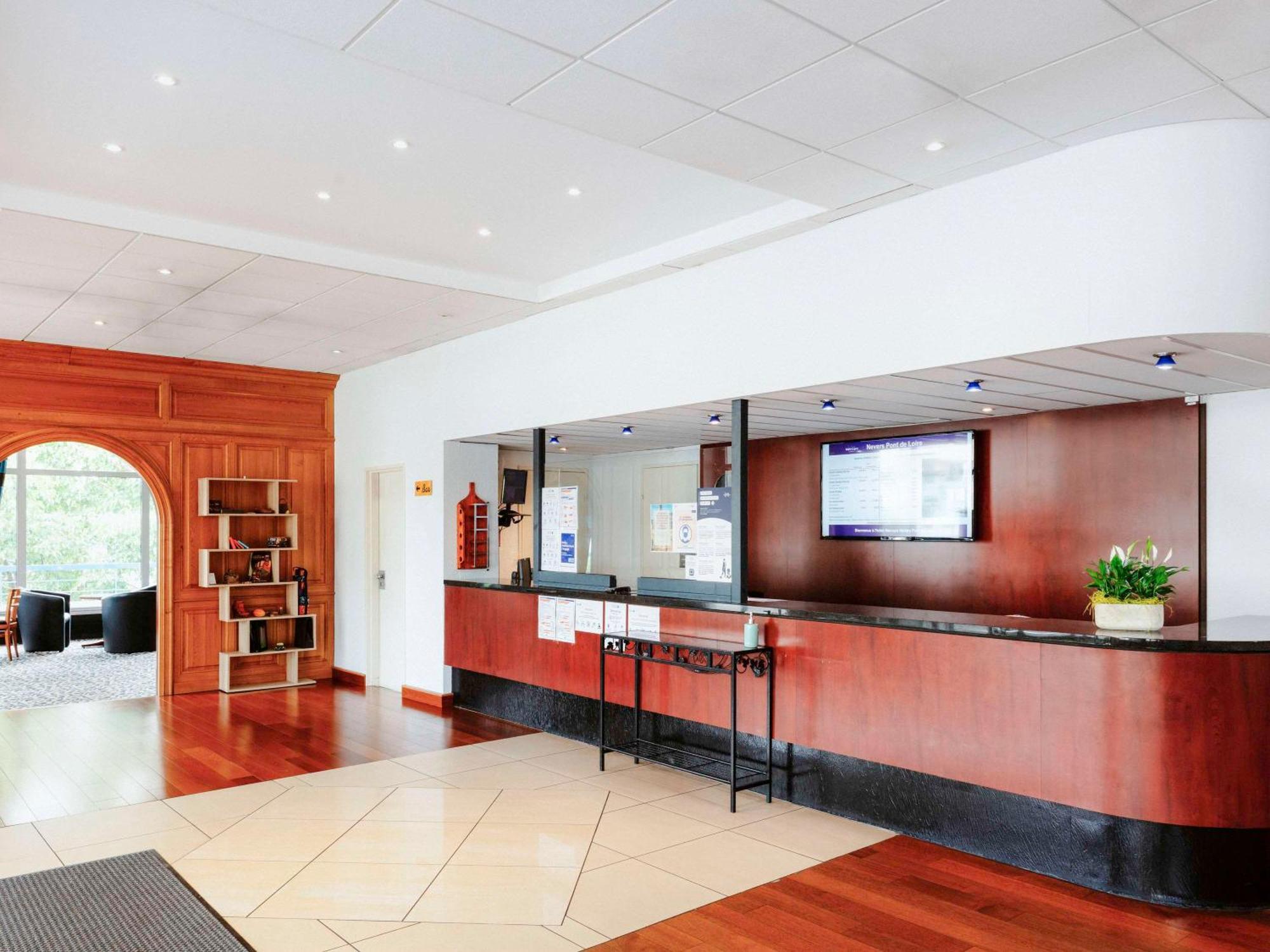 Mercure Nevers Pont De Loire Kültér fotó